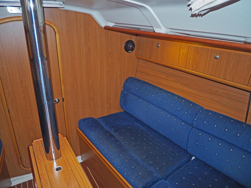 Saloon, Accommodation